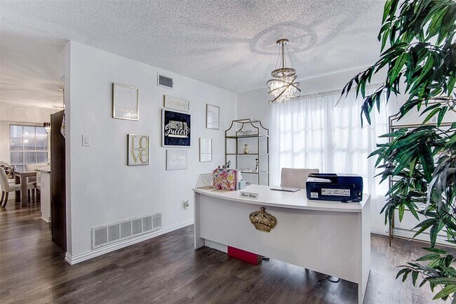 Foto del edificio - 2927 Chanute Dr