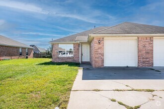 Building Photo - 403 E Southern Trace Dr