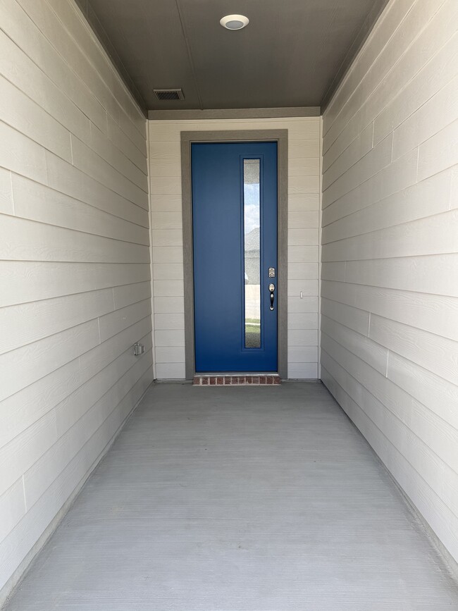 Building Photo - 2305 Toucan Dr