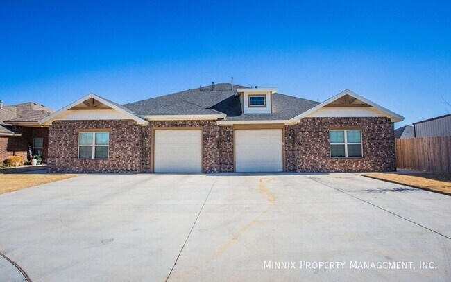 Foto del edificio - 12007 Englewood Ave