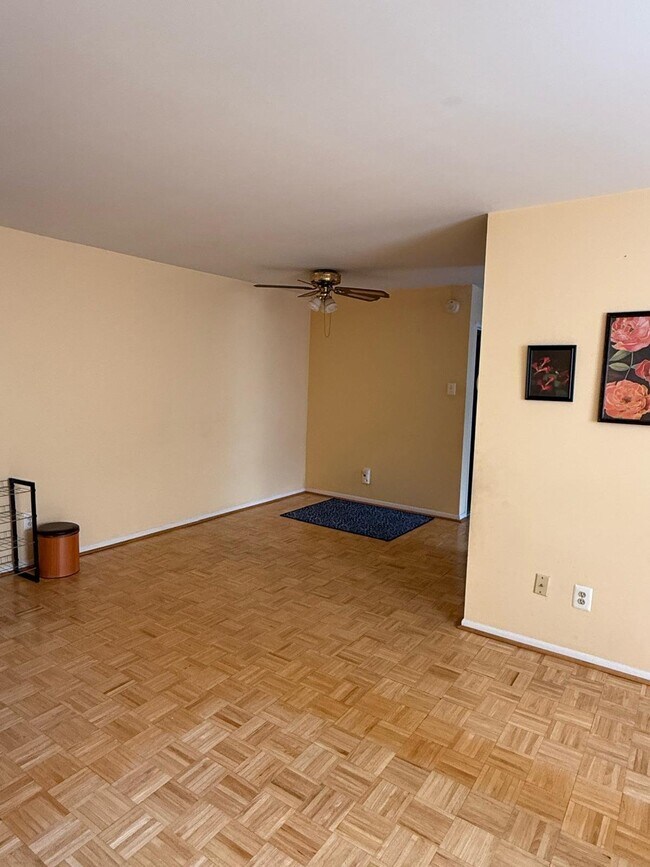 Foto del edificio - 9921 Bustleton Ave