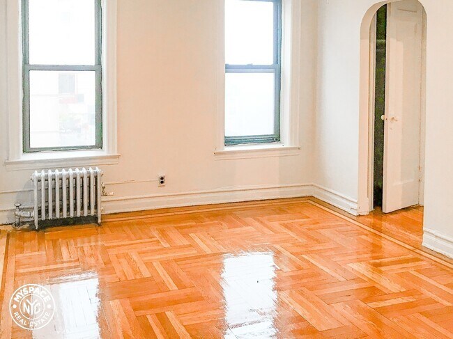 Building Photo - 141 E 54th St