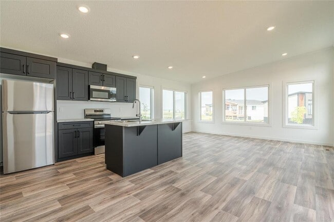 Building Photo - 136 Prairie Oak Dr