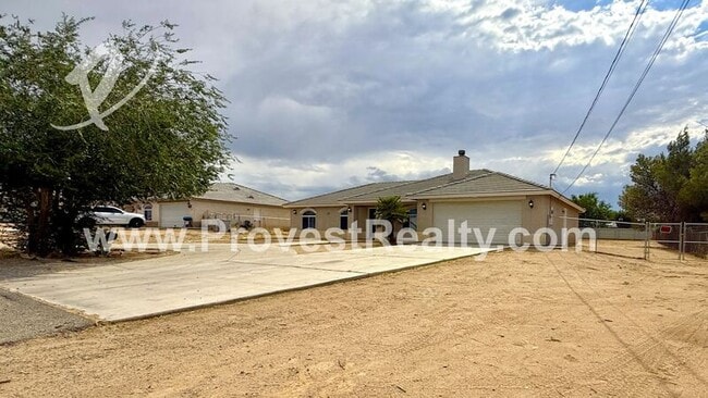 Building Photo - 10784 Hawthorne Ave