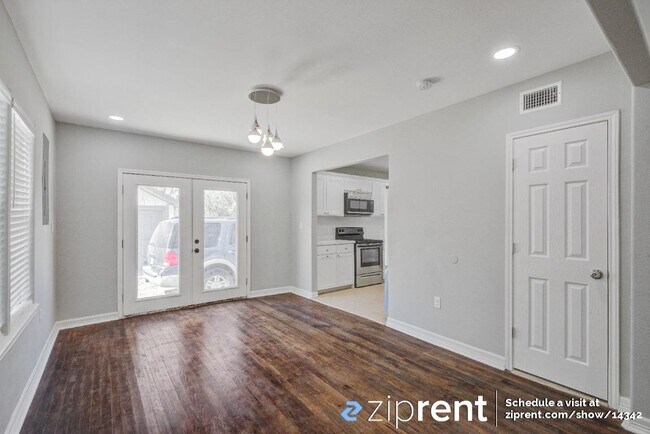 Building Photo - 214 W Lovett St