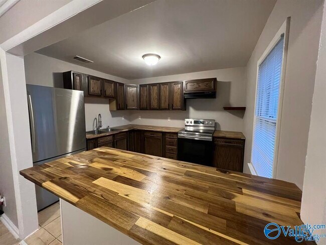 Building Photo - 3415 Mimosa Ln NW