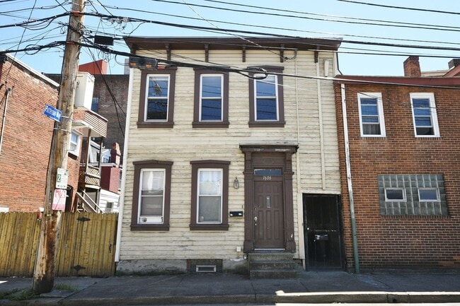 Building Photo - 1606 Bingham St