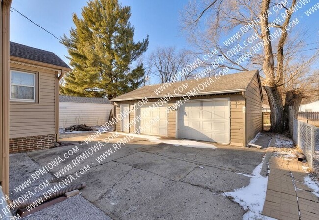 Building Photo - 3620 E7th Street-