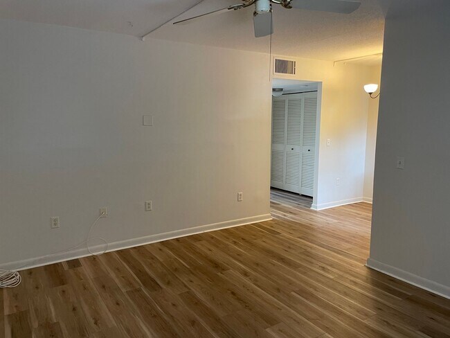 Foto del edificio - Venice Island 1Br/1Ba Condo Ground Floor