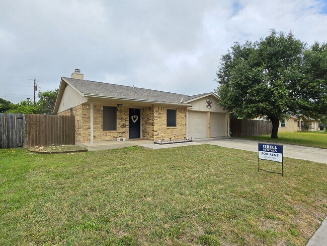Building Photo - 2301 Lago Trail