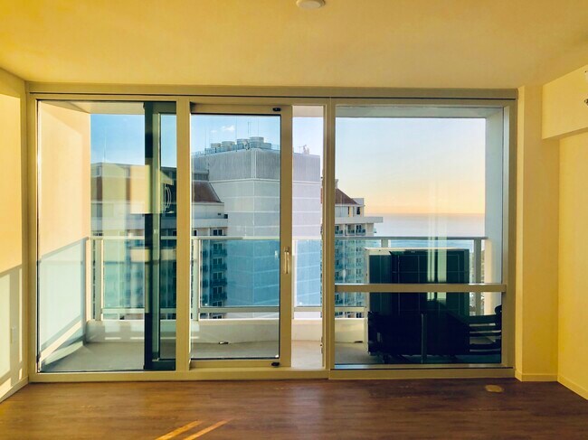 Galería - 1631 Kapiolani Blvd