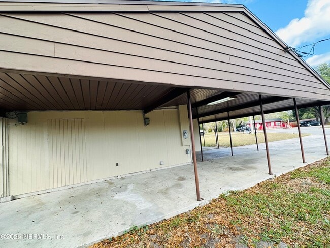 Building Photo - 1904 Delaroche Dr W