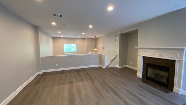 Building Photo - 6262 Byron Ln