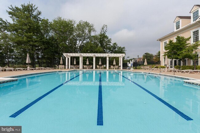 Building Photo - 15231 Royal Crest Dr
