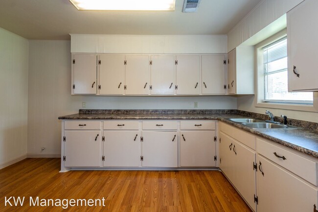 Building Photo - 3 br, 2 bath House - 2705 California Ave.