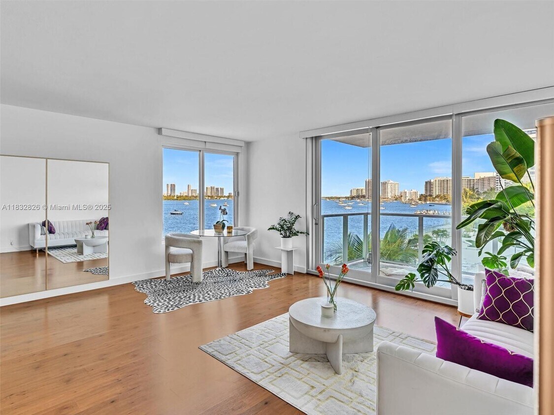 Foto principal - 1000 West Ave