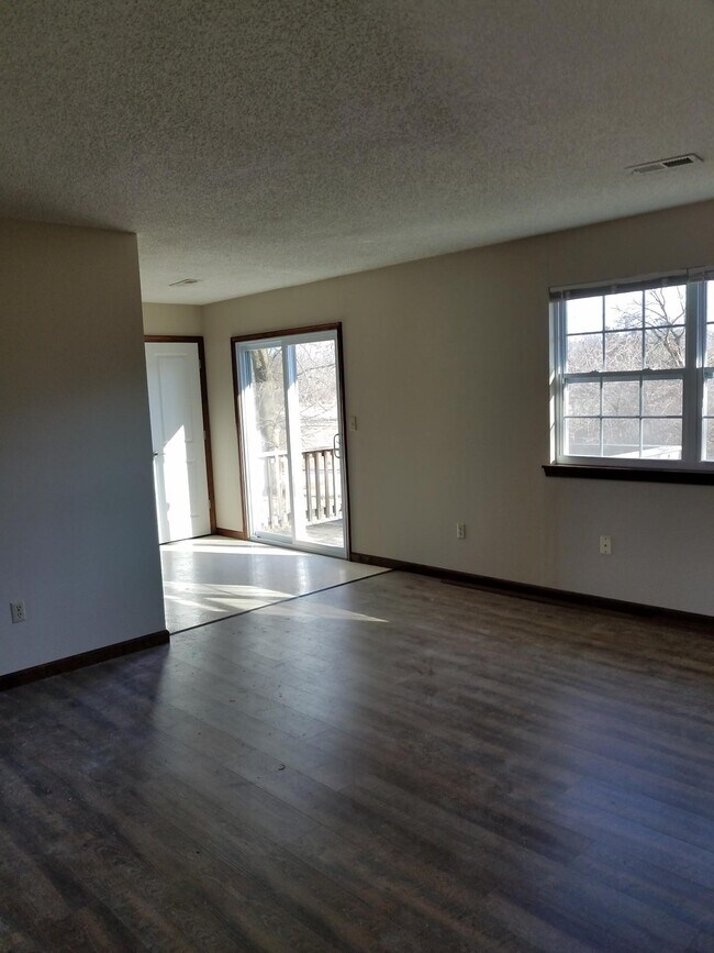 Foto del edificio - 24 Cherry Tree Ln