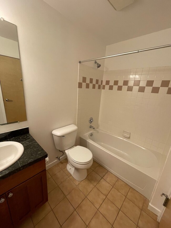 Foto del edificio - 2/BED 2/BATH WITH UTILITIES INCLUDED! VIEW...