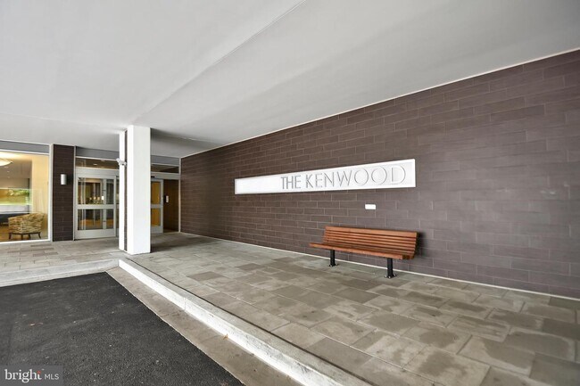 Foto del edificio - 5101 River Rd