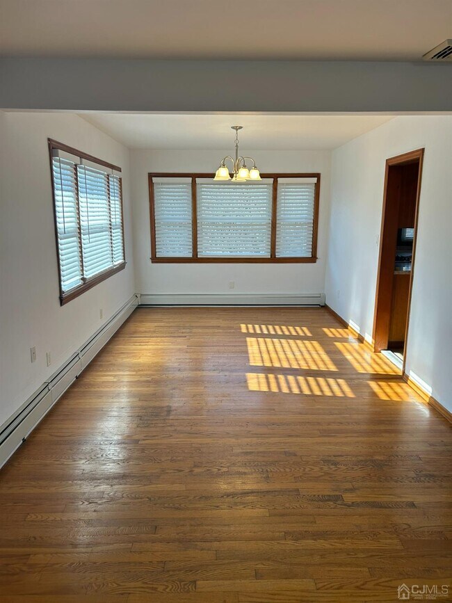 Building Photo - 254 Inza St