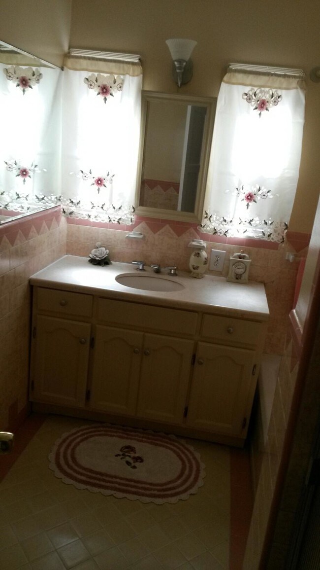 Bathroom - 2474 Walnut St
