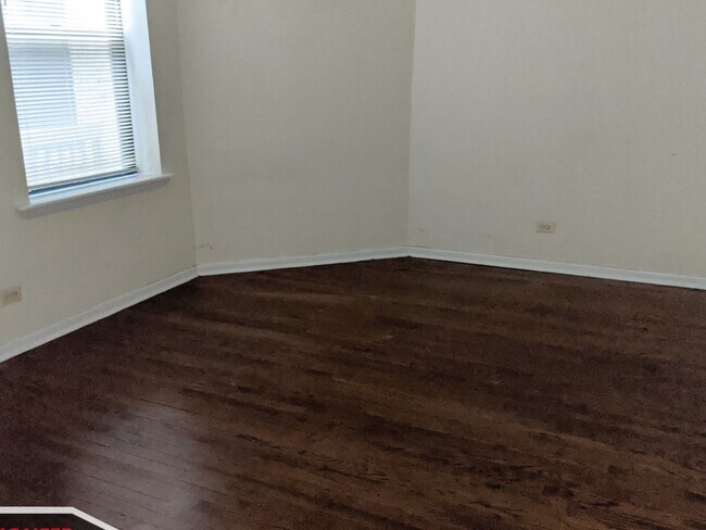 Foto del edificio - 3149 W Medill Ave