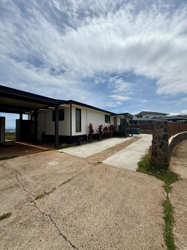 Building Photo - Available Now – 4BR / 2BA House in Aiea – ...