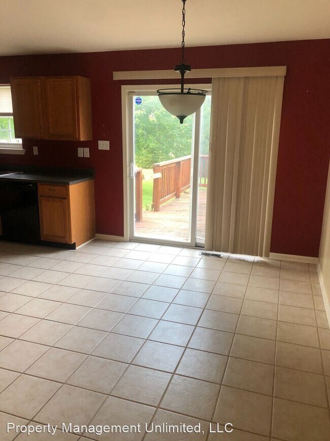 Building Photo - 3 br, 1.5 bath House - 155 Charles Circle