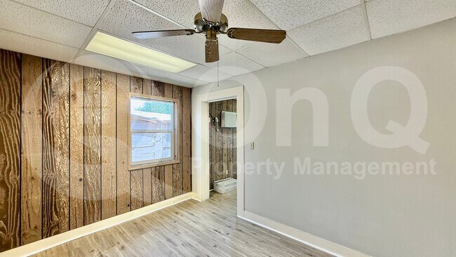 Building Photo - 901 N Arbor Ave