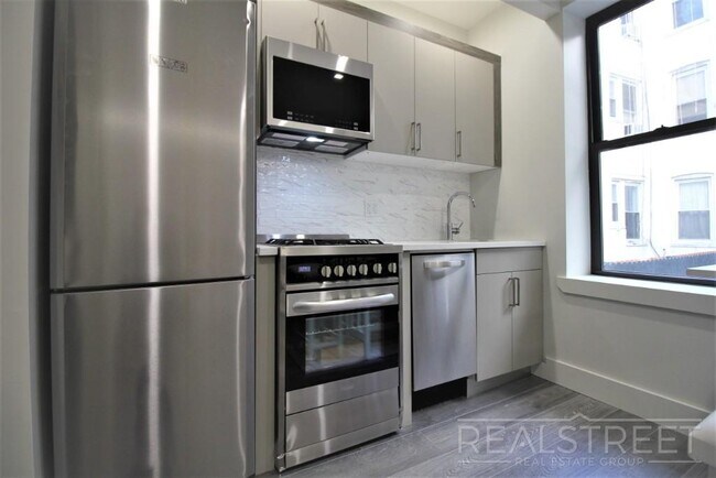 Foto del edificio - Modern 2 Bed in Park Slope