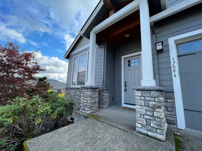 Foto del edificio - Beautiful 4 Bedroom, 3.5 Bath Happy Valley...