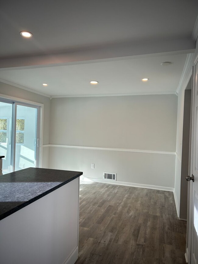 Building Photo - Newly Renovated, Two Bedroom House for Ren...