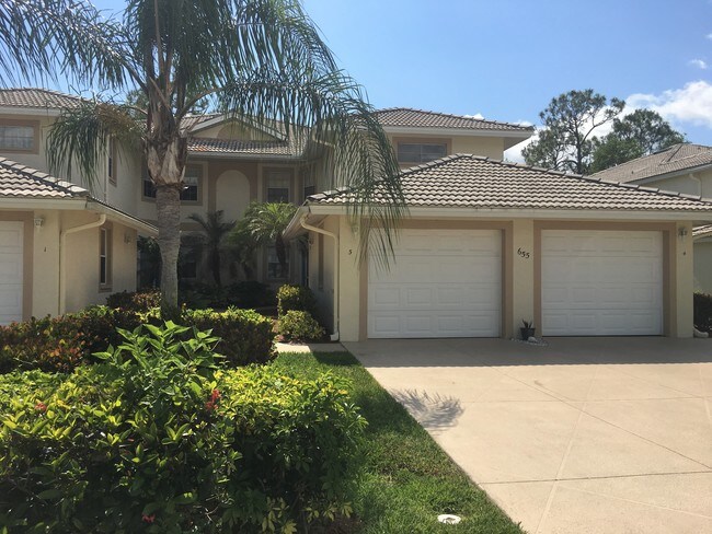 Entrada principal con garaje - 655 Luisa Ln