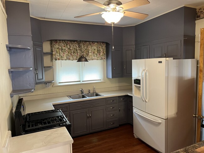 Building Photo - 307 Leney