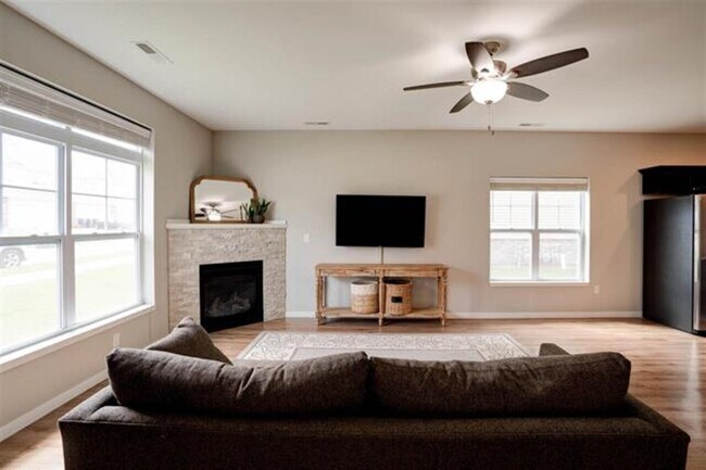 Foto del edificio - 1328 N Dodge St Ct