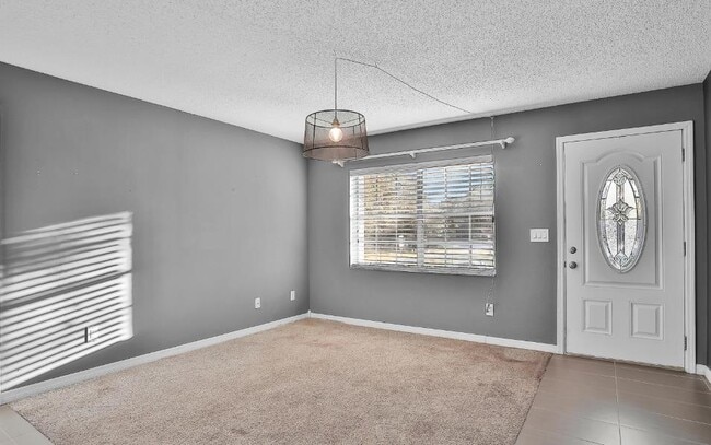 Building Photo - 716 Medina Ct