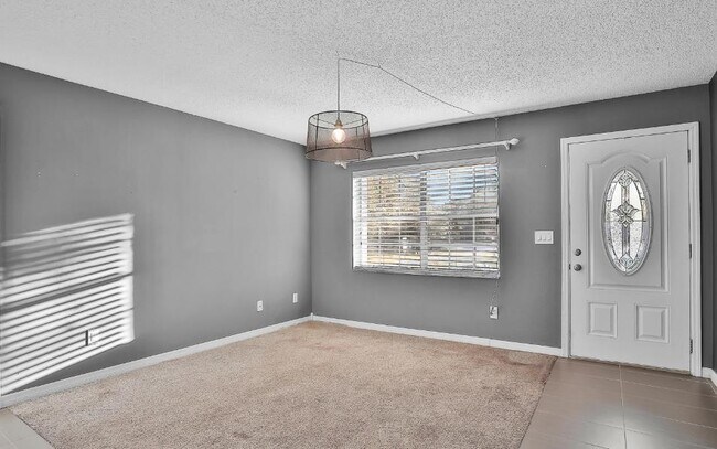 Foto del edificio - 716 Medina Ct