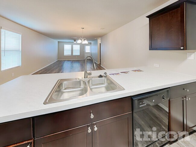 Foto del edificio - 8522 Amistad Cove