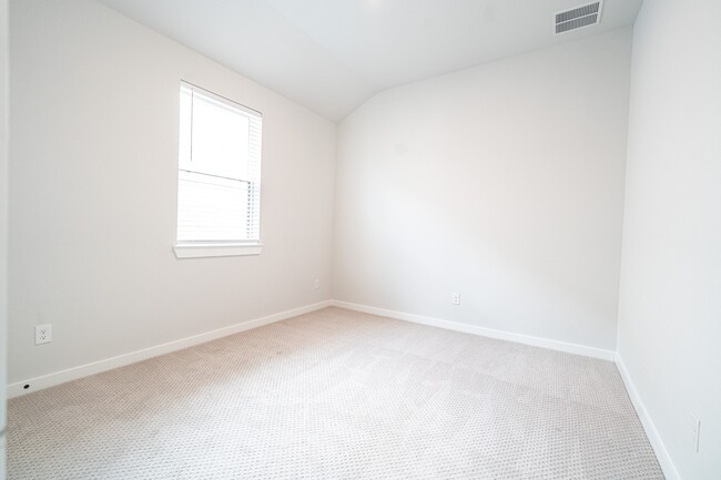 Building Photo - 24819 Yellow Spruce Cir