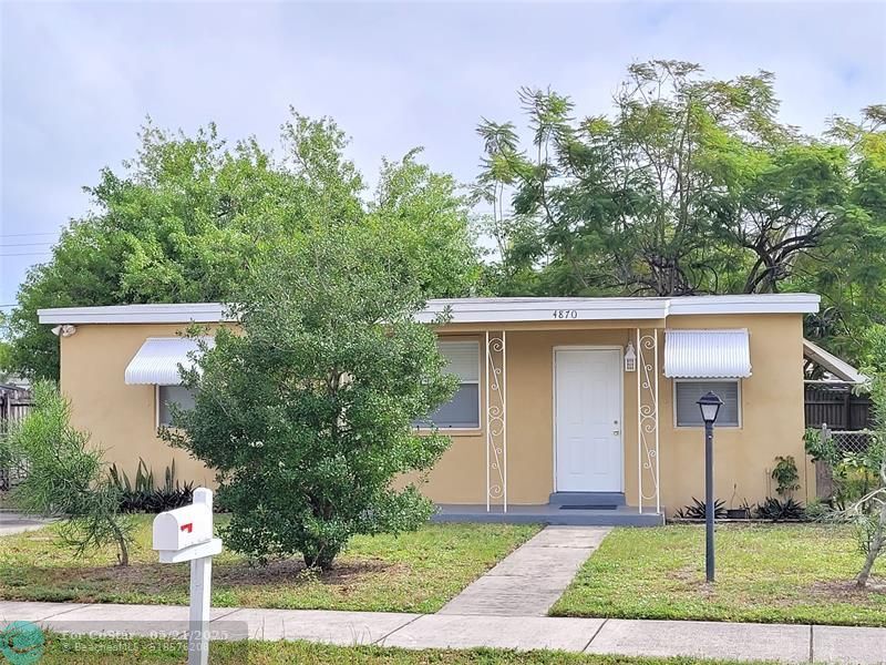 Foto principal - 4870 NE 16th Ave