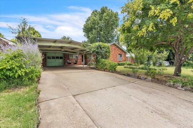 Photo - 2037 NW 47th St (Oklahoma City, OK) House