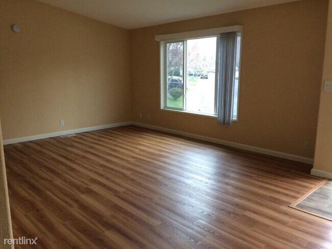 Building Photo - 3 br, 2 bath House - 732 NE Mariners Loop