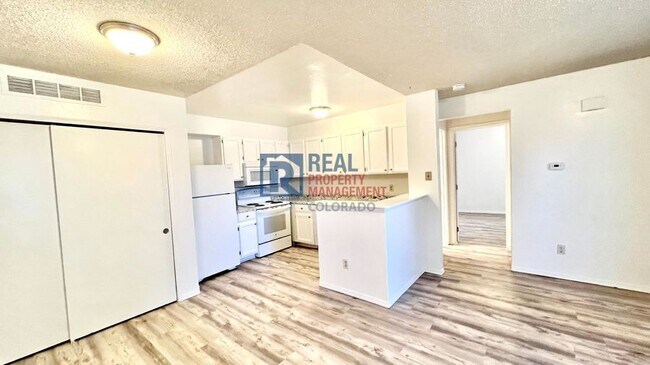 Foto del edificio - 8311 S Upham Way