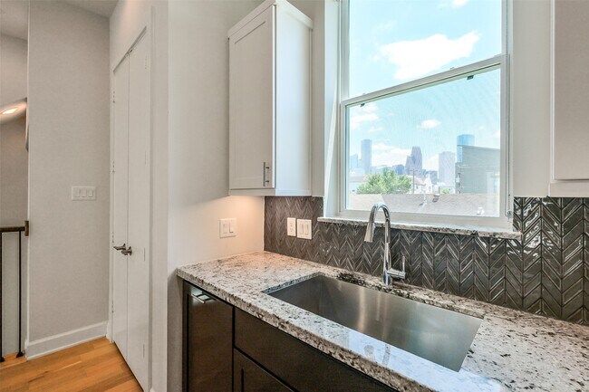 Foto del edificio - 1523 Hickory St