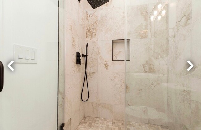 Building Photo - 2033 N Frederic St