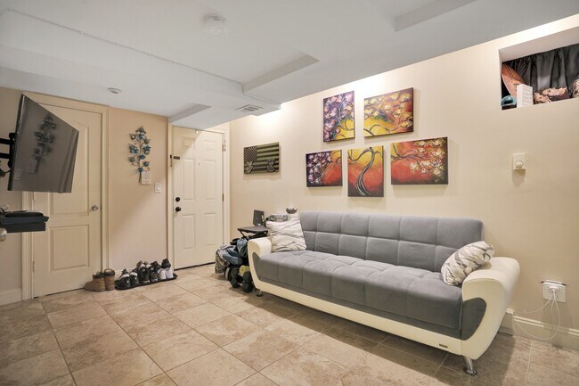 Foto del edificio - 6307 Broadway
