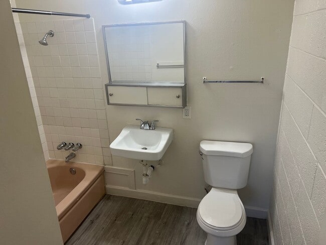Building Photo - 1 Bedroom 1 Bath In Central Las Vegas