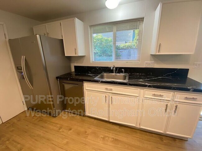 Building Photo - 1631 N 185th St