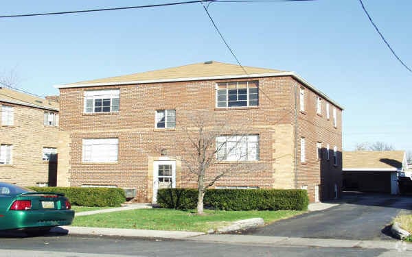 Building Photo - 4326-4330 Oakwood Ave