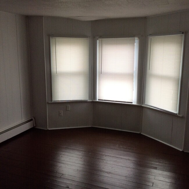 Building Photo - 1309 W Spruce St